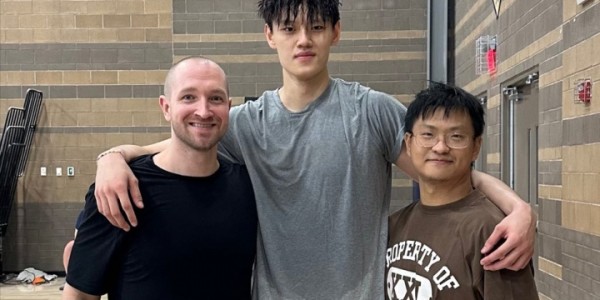 开云体育官网-恭喜曾凡博！3选2机会大增&amp;amp;amp;已痊愈，外媒：接近与篮网签双向合同